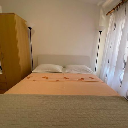 Room Omera Pula Eksteriør billede