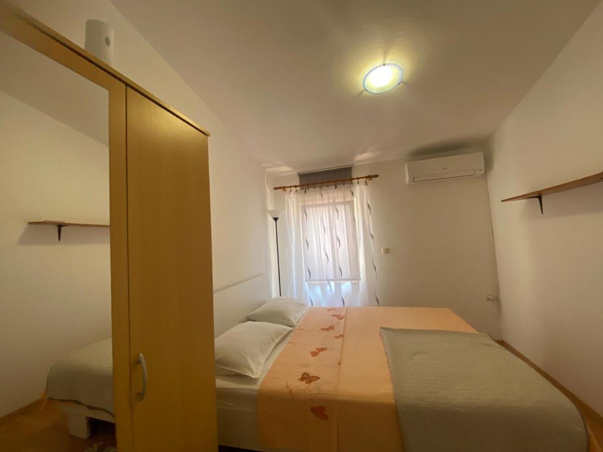 Room Omera Pula Eksteriør billede